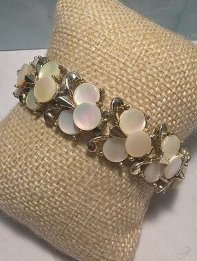 Iridescent Mother-of-Pearl Floral Bracelet - Gold Tone